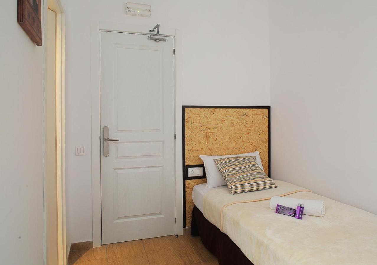 Hostal Balkonis Барселона Экстерьер фото