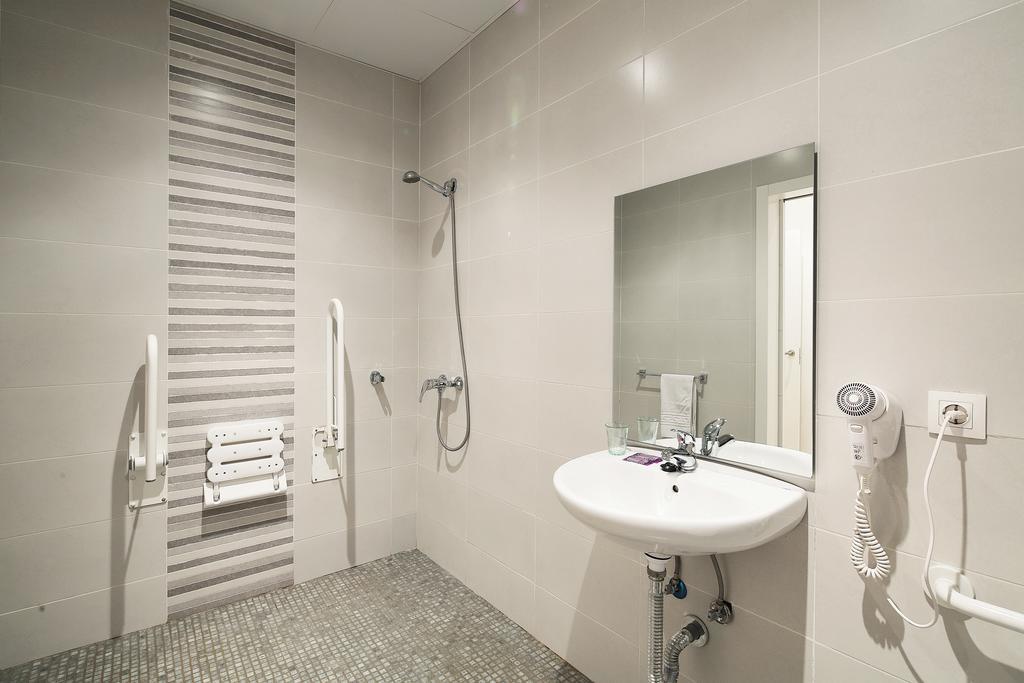 Hostal Balkonis Барселона Номер фото