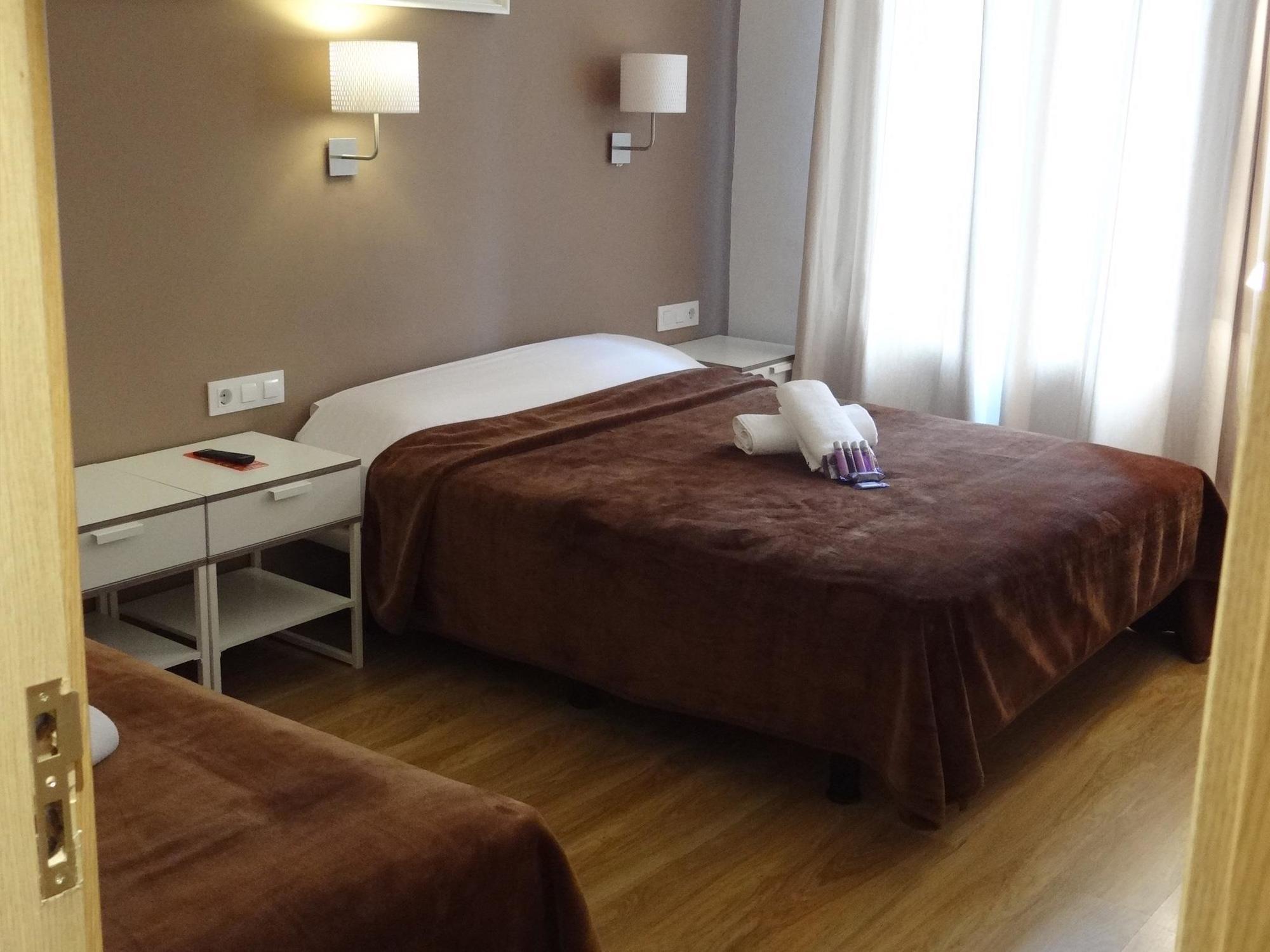 Hostal Balkonis Барселона Экстерьер фото